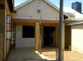 Trinity Guest House, habitación en casa particular en Jinja