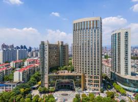 Starway Hotel Nanchang Honggu Middle Avenue Qiushui Square, 3-star hotel in Nanchang