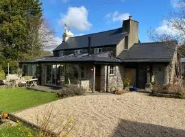 Picturesque Family Cottage near Totnes
