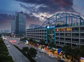 Hanting Hotel Hangzhou Tonglu Central Plaza, ξενοδοχείο σε Tonglu