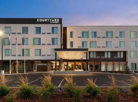 Courtyard by Marriott Cleveland: Cleveland şehrinde bir otel