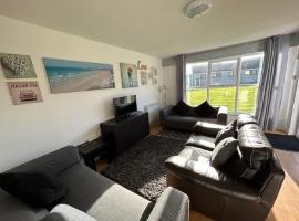 Lovely 3 Bed Bungalow, Sleeps 6, In A Beautiful Location In Cornwall Ref 85070p – hotel w mieście Perranporth