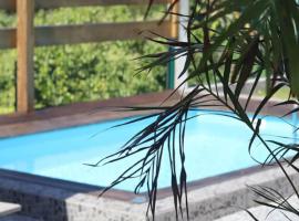 Palmier bungalow- piscine, hotel with parking in Gros-Morne