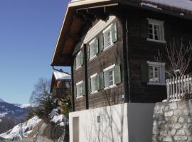 Historisches Walserhaus near Arosa, casa de temporada em Peist