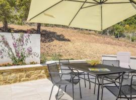 Cozy Apartment In Ogliastro Marina, Hotel in Montecorice