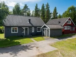 Guestly Homes - 4BR Cozy House near windfarm