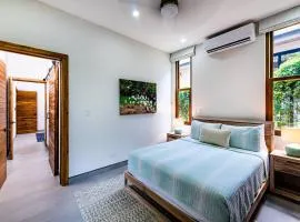 Private Pool With Direct Access To 2 Beaches!