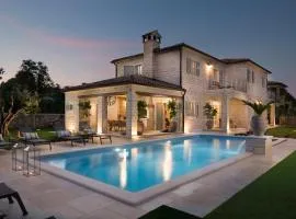 Luxurious villa Elena for 8 people with a pool and sports surrounded by the green landscapes of Istria