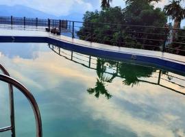 Serenity Valley Ambuluwawa Resort, hostal o pensión en Kandy