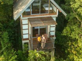 Treehouse Chalets, hotel i Belihuloya