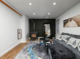 The Nordic 2BR Chalet by Instant Suites - 5 min to Tremblant Village, hotel a Mont-Tremblant