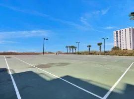 Beachfront Condo w/ View & Pool, Sleeps 8