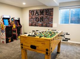 Kids Parks Nearby Game Room King bed, hotel in Orem