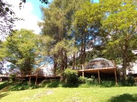 GlampOut Resort - Elk River, hotel with parking in Sutton