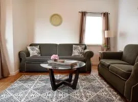 Cozy & Family Friendly Pittsburgh Home Sleeps 6