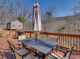 Pet-Friendly Shenandoah Cabin with Fire Pit and Grill!, hotel Shenandoahban