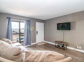 Midland Condo With Pool, apartment in Midland