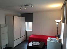 A Double Room - Not a complete apartment - Perfect Location for exploring the City by walking, δωμάτιο σε οικογενειακή κατοικία στο Μπέργκεν