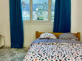 LE BORD DE LA LOIRE - chambre avec salle de bains commune