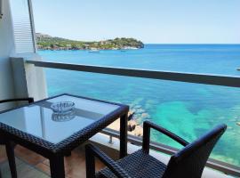 Mediterranean sea view apartment, lemmikkystävällinen hotelli Santa Ponsassa