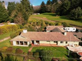 Dunes Coastal Getaway, hotel v destinaci North Bend