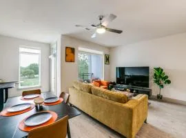 Downtown Apartment with Riverwalk views Free Parking Pet Friendly Centrally Located on the Riverwalk