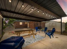 Enjoy Private Beach Near Home High Speed Internet Close to Kemah & NASA 5 STAR SUPER HOST, hotel v destinaci Seabrook