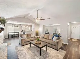 Large South Houston gem with covered patio seating