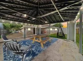 Large South Houston gem with covered patio seating