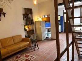 Cozy & Comfy House in Forest!, cabana o cottage a Brussel·les