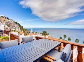Bright Catalina Island Condo with Ocean Views!