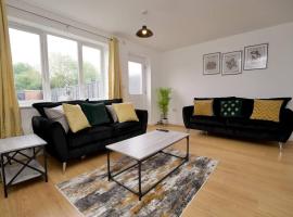 2Bed Haven - Coventry's Hidden Gem With Free Parking, Sky TV & Netflix, hotel in Coventry