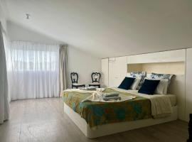 Caloura Seaside Accommodation, hotel em Lagoa