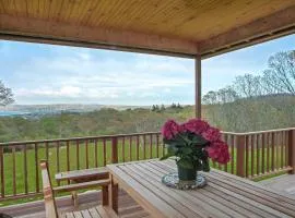 Beautiful Aquinnah Home Ocean View, Walk to Beach