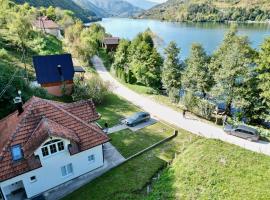 Cobras Plivsko jezero, Jajce, hotel in Jajce