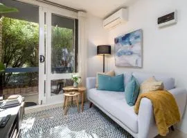 Cosy and convenient leafy apartment