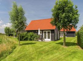 Stylish holiday home with private heated pool, hotel in Wemeldinge