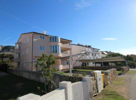Apartments with parking space Baska, Krk - 22681, hotel v destinaci Baška