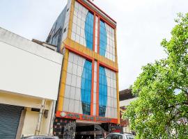 Super OYO Flagship Hotel Tejasri Residency, hotel in zona Stazione di Vijayawada, Vijayawāda
