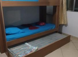 Casa Aconchego com 2 quartos, cheap hotel in Vitória
