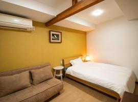 BRUCE GUESTHOUSE KIX, holiday park in Izumi-Sano