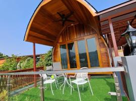 Seaview Eagles Nest Cabins – hotel w mieście Rawai Beach