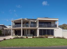 Ocean View Executive Apartment 1, íbúð í Busselton