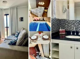 Apto para CASAL com bela VISTA, cama KING, COZINHA COMPLETA, VARANDA, PISCINA, SAUNA, PORTARIA 24h e GARAGEM