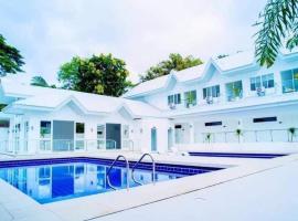 Blu Serenity Villa, Hotel in Calamba