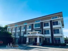 Niwtara Place Lom Sak Hotel