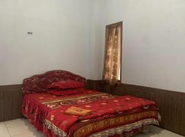 OYO 91263 Dinar Homestay, хотел близо до Летище Sultan Hasanuddin International - UPG, Manda