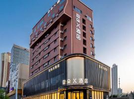 Atour X Hotel Dalian Xinghai Square Xi‘an Road, hotelli kohteessa Hongqi lähellä lentokenttää Dalian Zhoushuizin kansainvälinen lentokenttä - DLC 