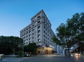 Atour Hotel Urumqi Municipal Government Nanhu People's Square，位于乌鲁木齐乌鲁木齐地窝堡机场 - URC附近的酒店