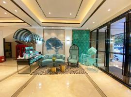 Xana Deluxe Hotel Guangzhou Xiguan Yongqingfang Zhongshan 8th Road Metro Station, hotel di Li Wan, Guangzhou